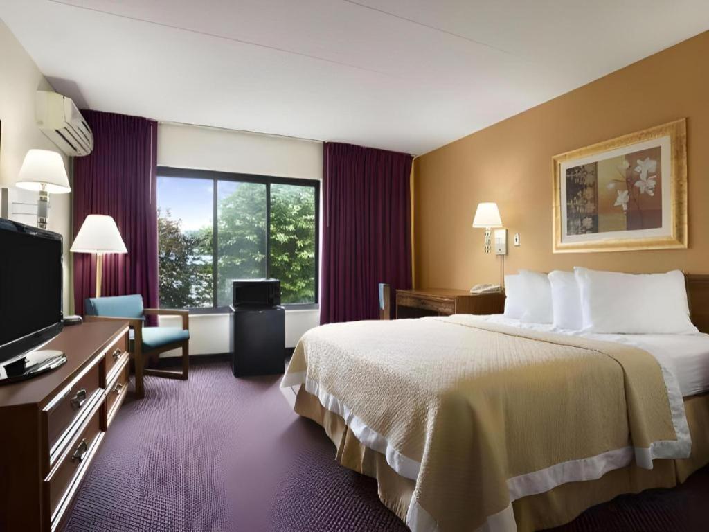 Ramadaby Wyndham Pittsburgh-New Stanton Hotel Екстериор снимка