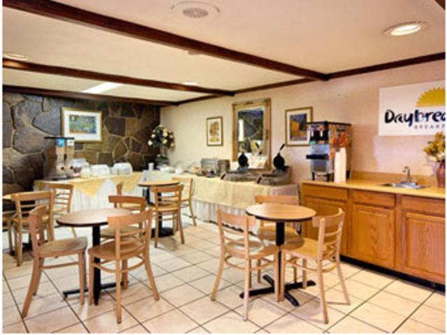 Ramadaby Wyndham Pittsburgh-New Stanton Hotel Екстериор снимка